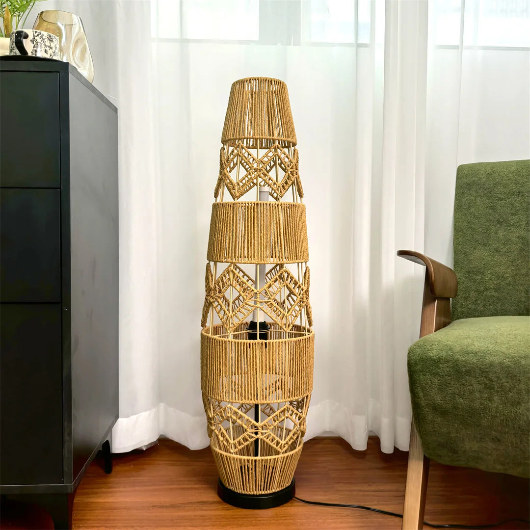 rustikke gulvlampe i vævet rattan med justerbare